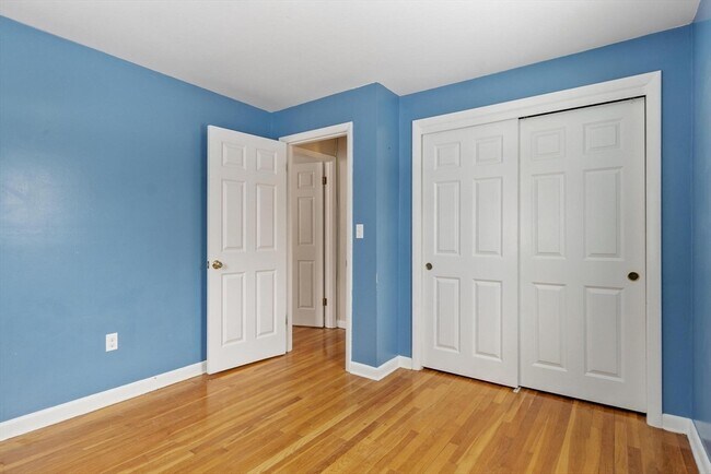 Building Photo - 20 Lovell St