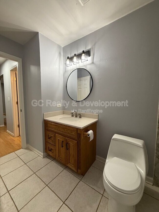 Building Photo - 624 Thorndale Dr