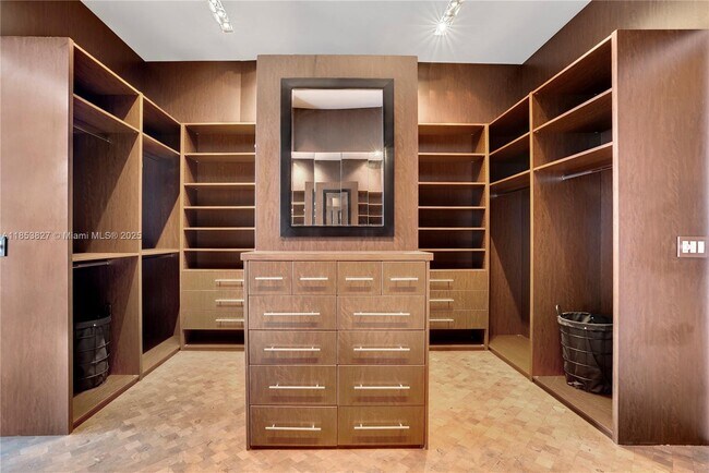 Building Photo - 5959 Collins Ave