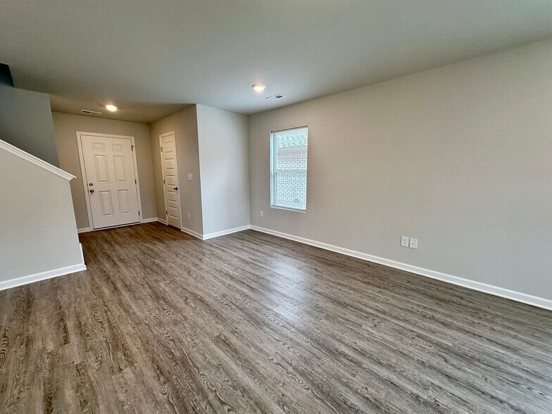Building Photo - 14709 Ravenel Dr
