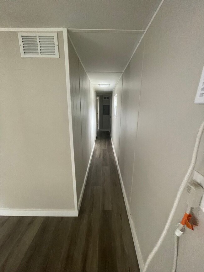 Building Photo - Welcome Home to Silver Lake