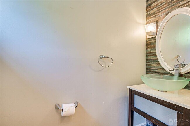 Building Photo - 3902 Springbrook Dr