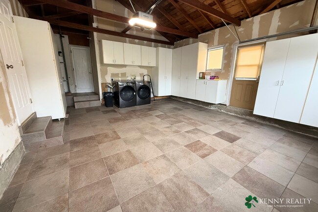 Building Photo - 136 Rosewood Way