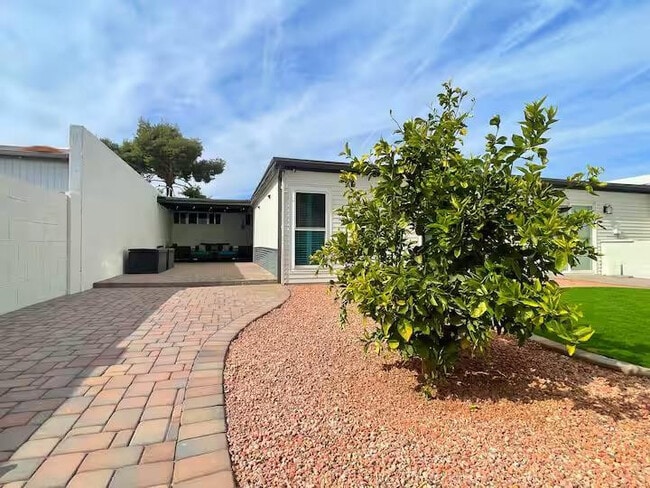 Building Photo - 153 Bahia Ln E