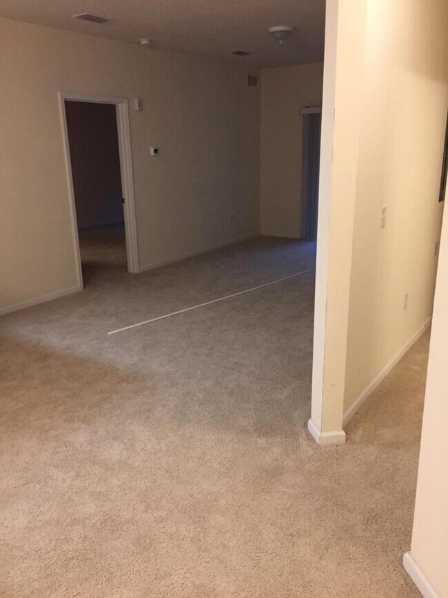 Building Photo - 2 bedroom in Jacksonville FL 32256