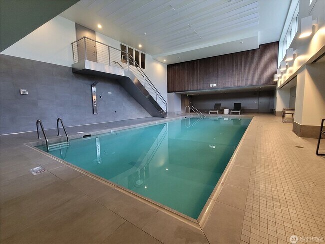 Building Photo - 2Bd/1.75Ba Seattle Condo