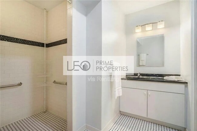 Building Photo - 2262 Meadowvale Dr NE