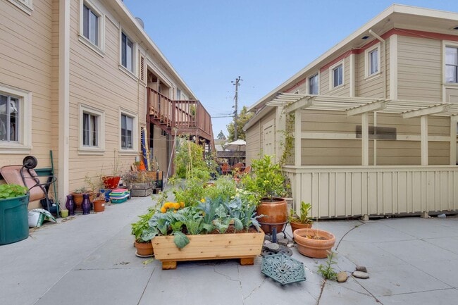 Building Photo - 3818 Opal St