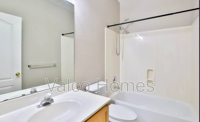 Building Photo - 2047 E Riviera Dr