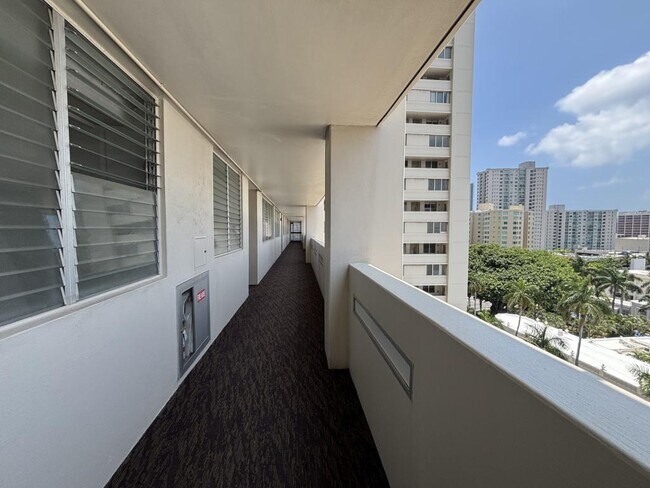 Building Photo - 1212 Punahou St