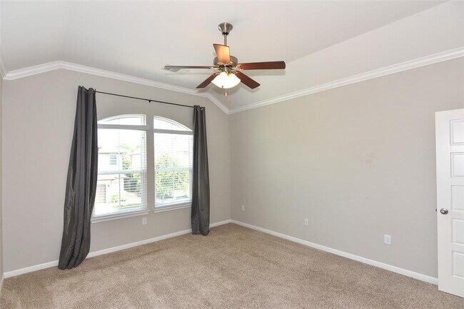 Building Photo - 13400 Briarwick Dr