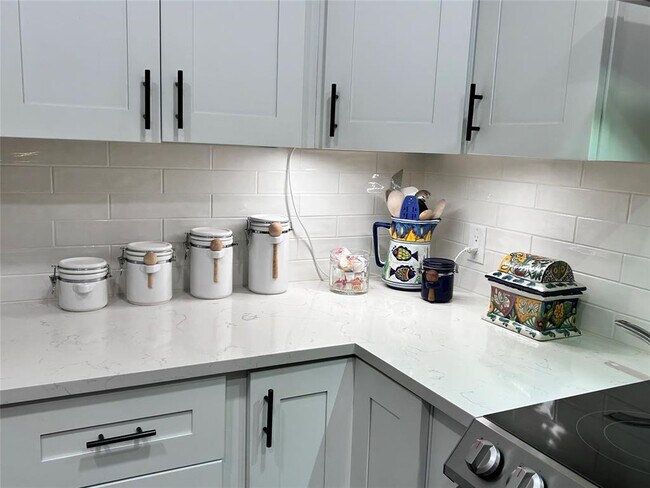 Building Photo - 705 Lisa Dr