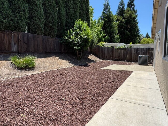Building Photo - Nicely updated Rocklin home! A must see!