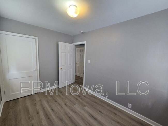 Building Photo - 602 Logan Ave