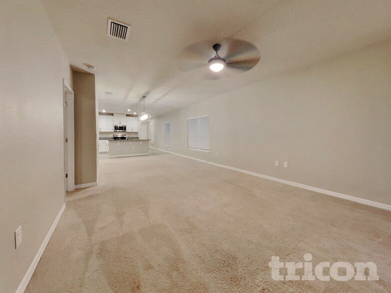 Building Photo - 11120 High Noon Trl