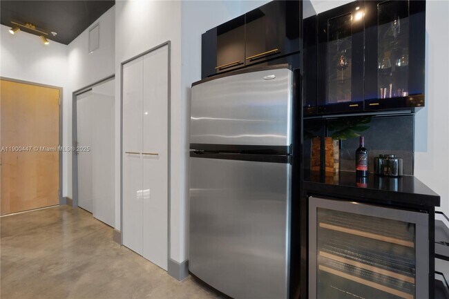 Building Photo - 253 NE 2nd St