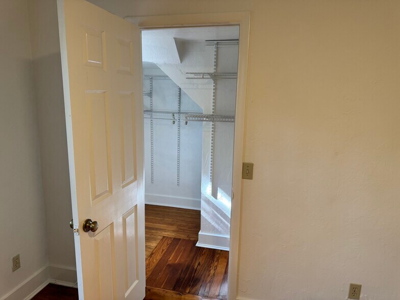 Building Photo - 2601 N Robinson Ave