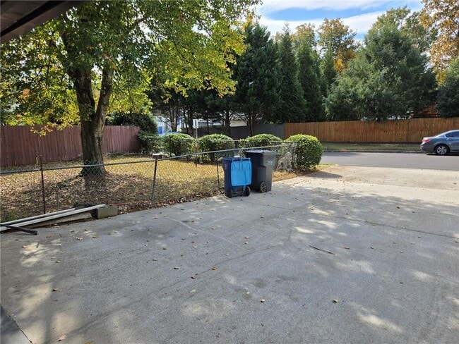 Building Photo - 3243 Oak Vista Way SW