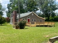 Building Photo - Very Nice 4 bedroom near Tri Cities Airpor...