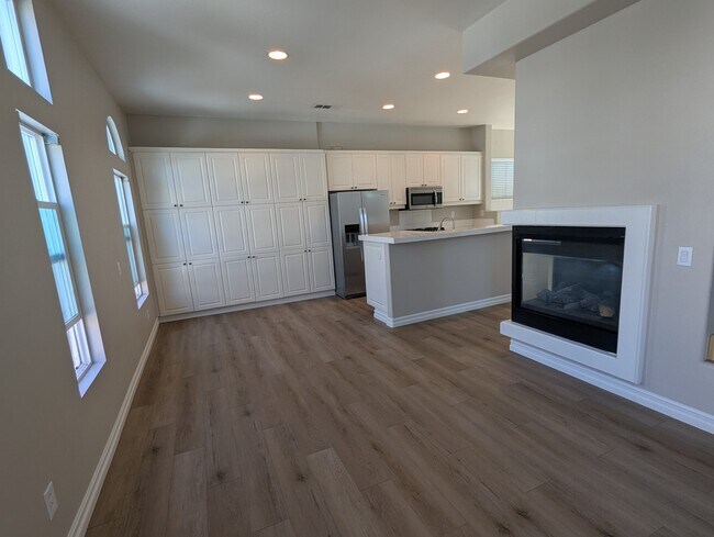 Building Photo - 211 Montana Del Lago Dr
