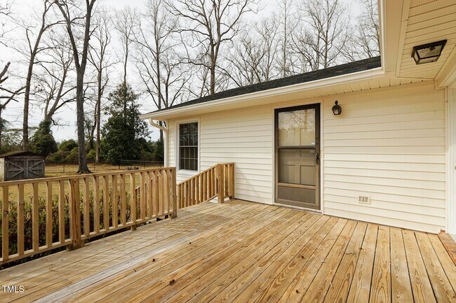 Building Photo - 4610 Linden Rd