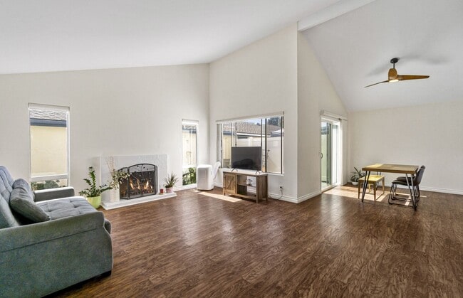 Primary Photo - *Special Offer*Charming 4 Bedroom/2 Bath S...