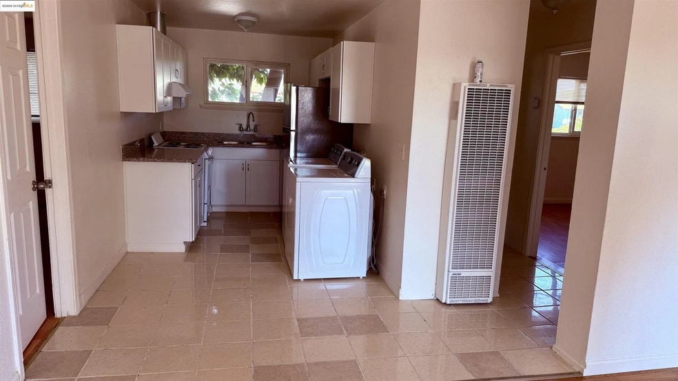 Building Photo - 10100 Walnut St