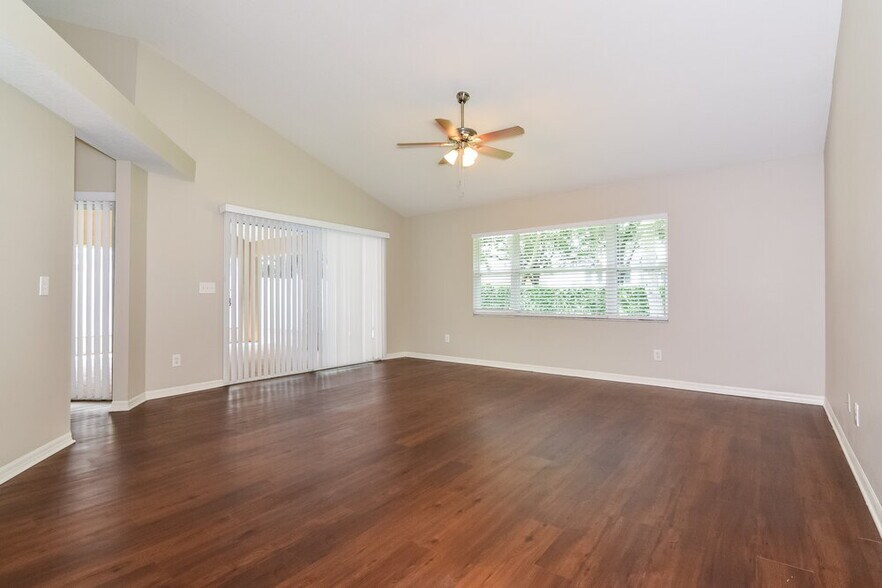 Building Photo - 2212 Kenwick Dr