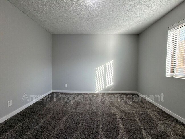 Building Photo - 3405 Holdrege St