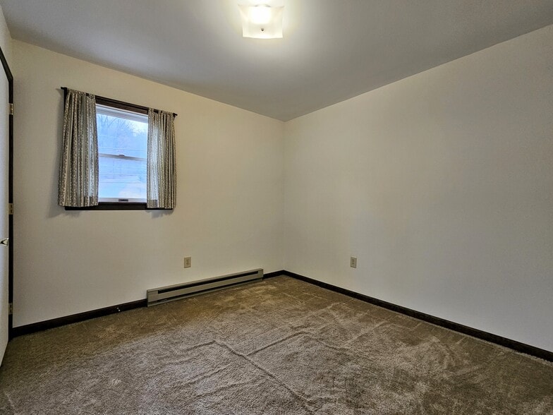 Building Photo - 474 N Maple St