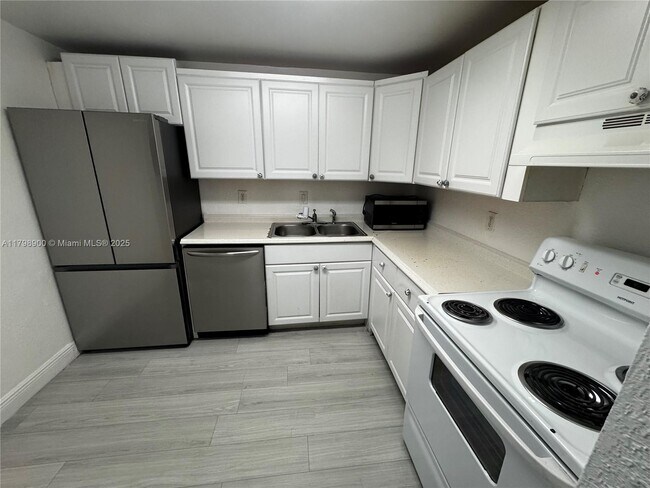 Building Photo - 4900 NW 79th Ave
