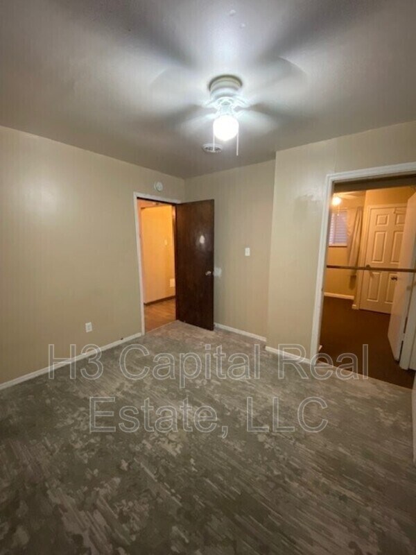 Building Photo - 208 W Thomas St