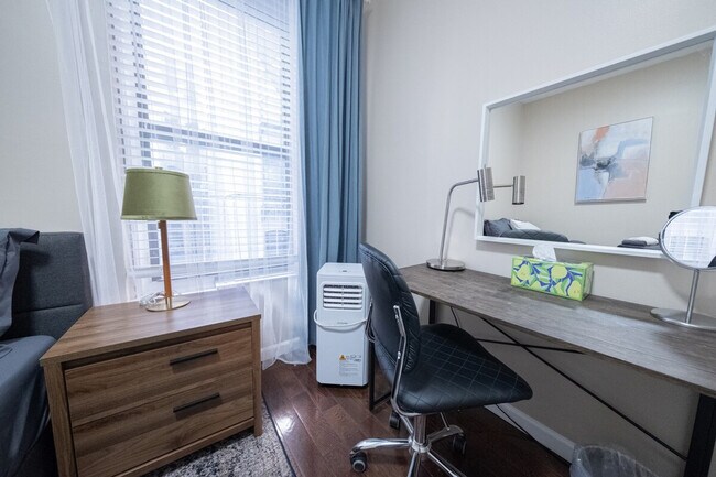 Building Photo - 5 W 101st St