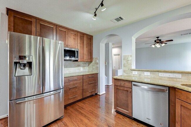 Building Photo - Stunning 4-Bedroom, 2.5-Bathroom Home with...