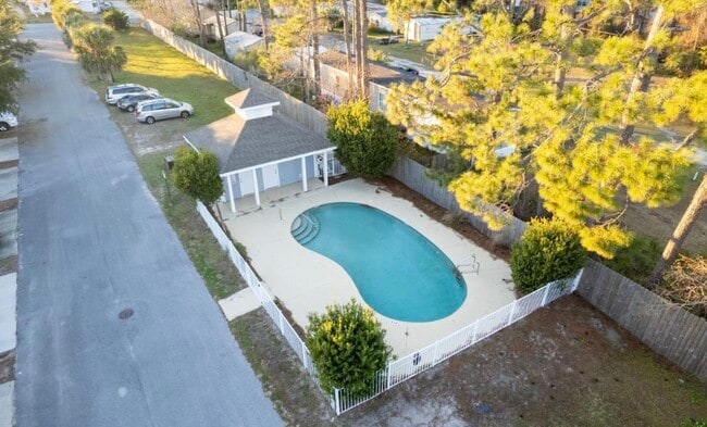 Building Photo - Marlin Pl - PCB