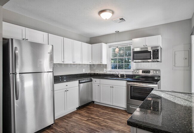 Building Photo - 18 Raines Ave