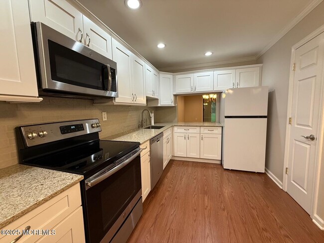 Building Photo - 215 Medford Ct