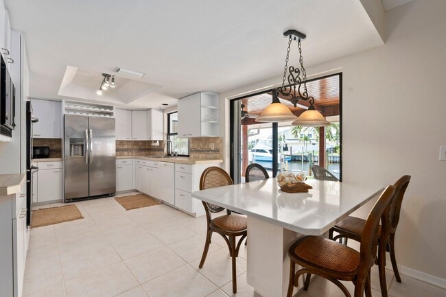 Building Photo - 130 Queen Catherina Ct
