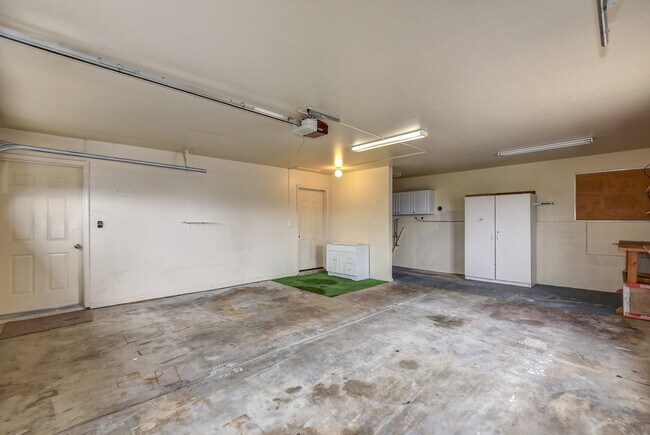 Building Photo - 3 Bedroom 3 Bath home in Diamond Valley!