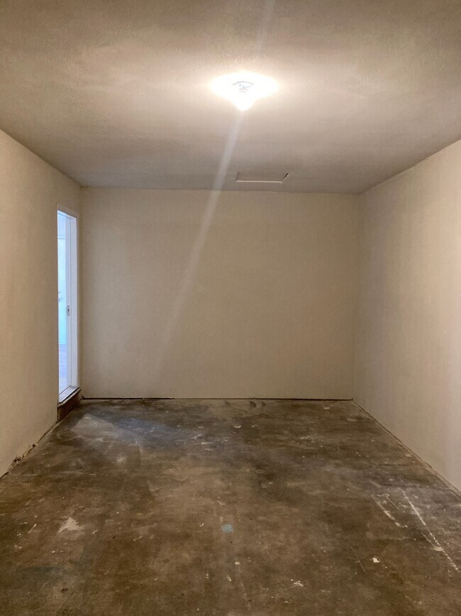 Building Photo - 707 Plankway Dr