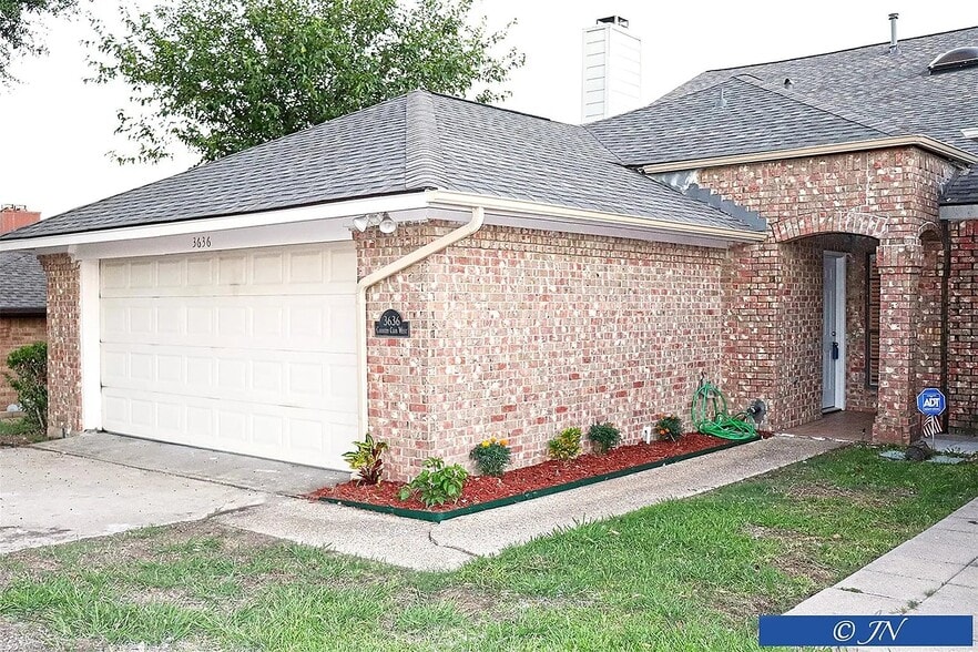 Building Photo - 3636 Country Club Dr W