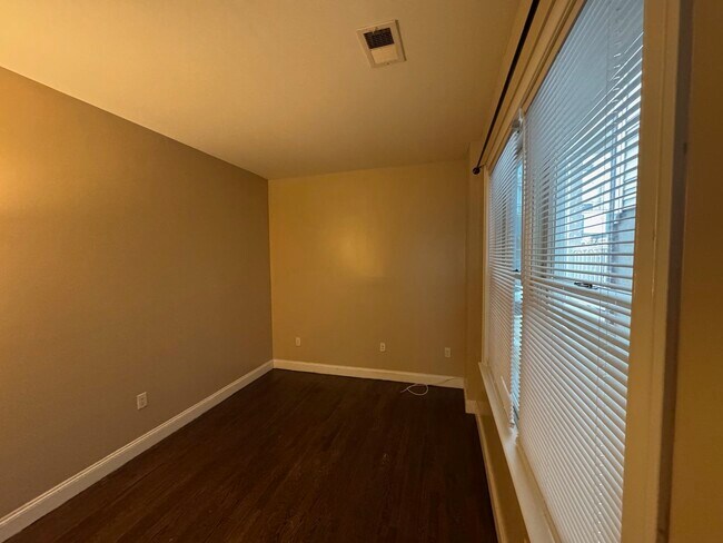 Building Photo - 16 Fisk St