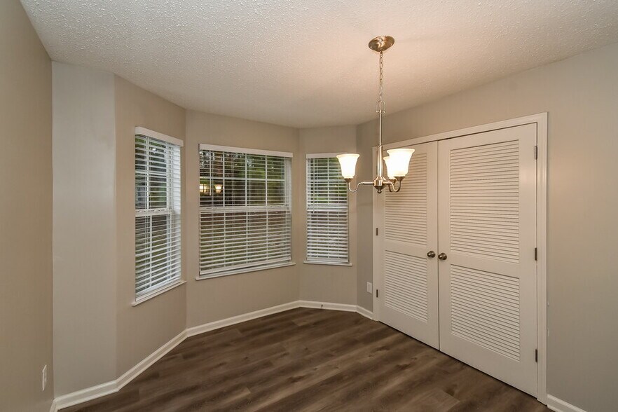 Building Photo - 3900 Majestic Way