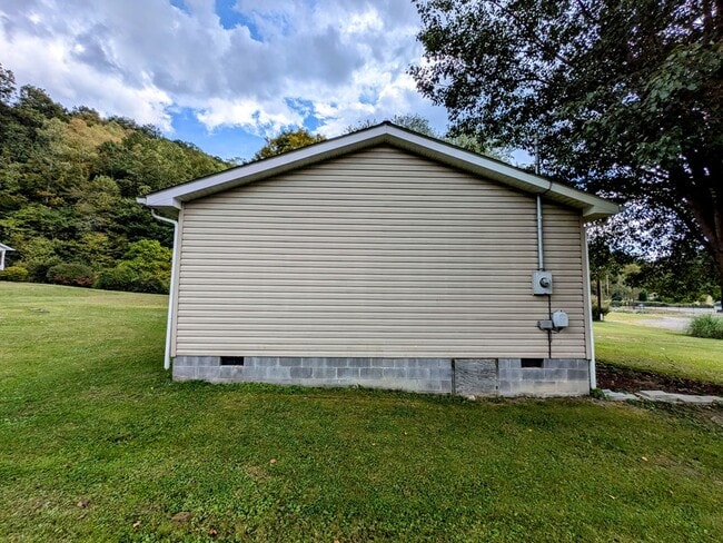 Building Photo - 34 Blackstone Ln