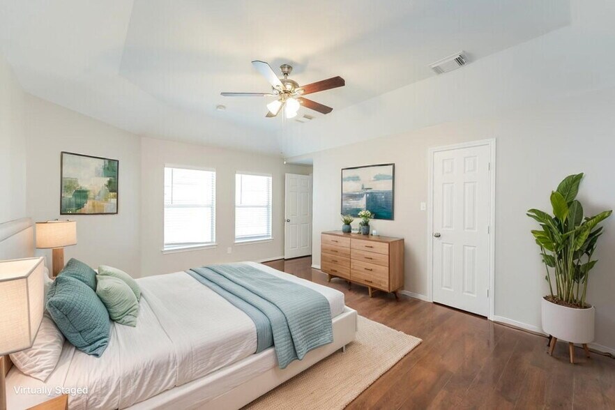 Building Photo - 3830 Lake Ballinger Ln
