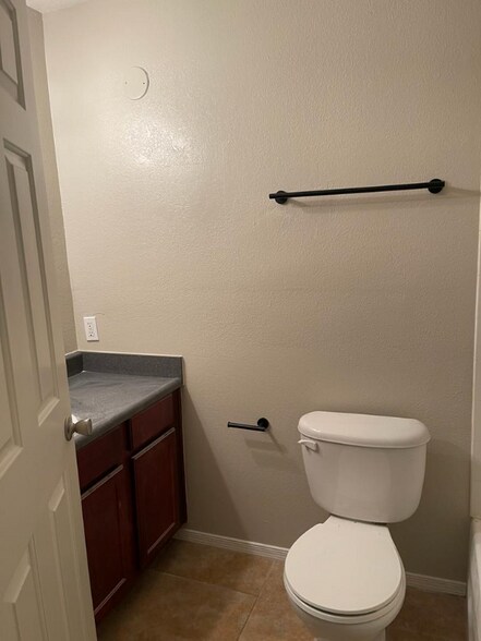 Building Photo - 424 E Brown Rd