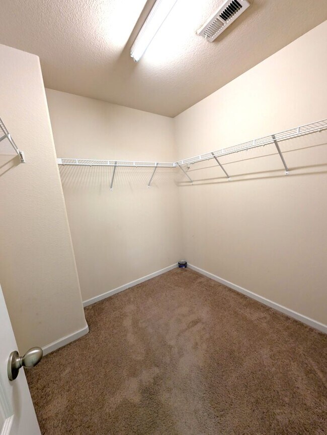 Building Photo - 9223 Avery Meadows Dr