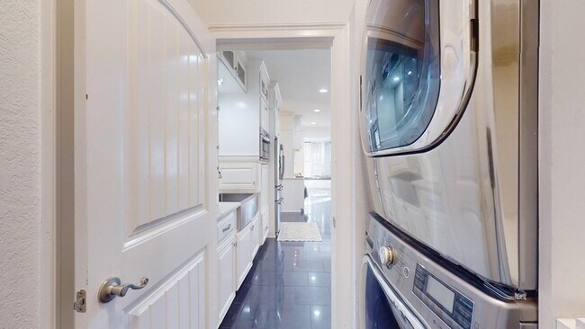 Building Photo - 100 Sweetbriar Lakes Dr