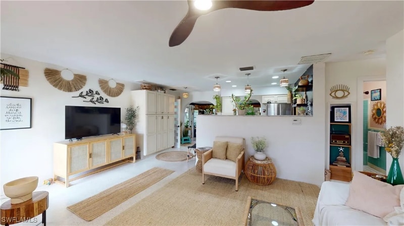 Building Photo - 5216 Versailles Ct