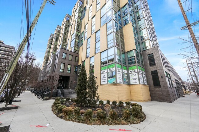 Building Photo - 901 Monroe St